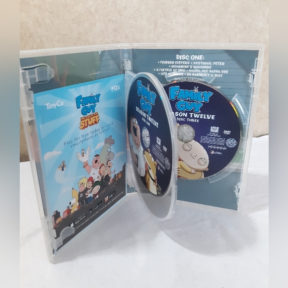 Family Guy Season 12 - 21 episodes in a 3 disc set - Picture 4 of 8